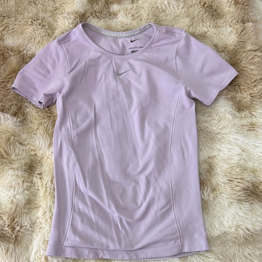 Nike Women's Light Purple Short Sleeve Tee